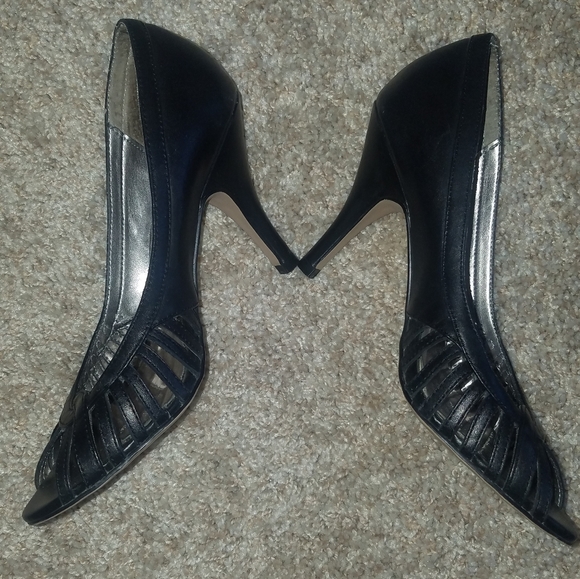 Shoe - Picture 2 of 5